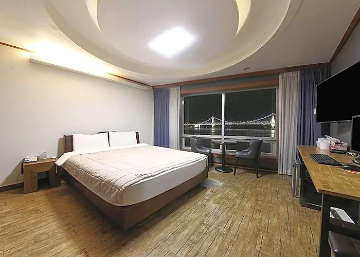 Hotel Bridge