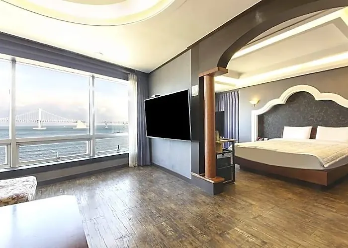 Bridge Hotel 2*
