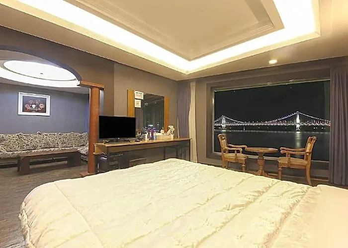 Bridge Hotel
