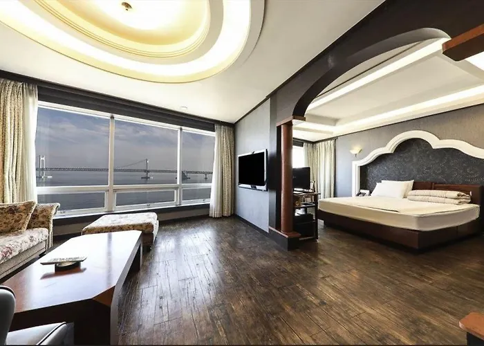 Hotel Bridge Busan