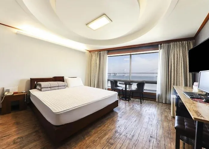 Hotel Bridge 2*